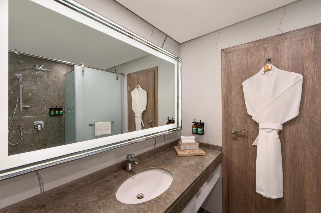 Voco Dubai The Palm By Ihg Hotel Exterior photo